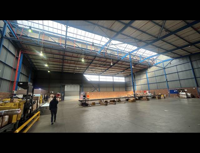 6,932M² WAREHOUSE TO LET IN SPARTAN